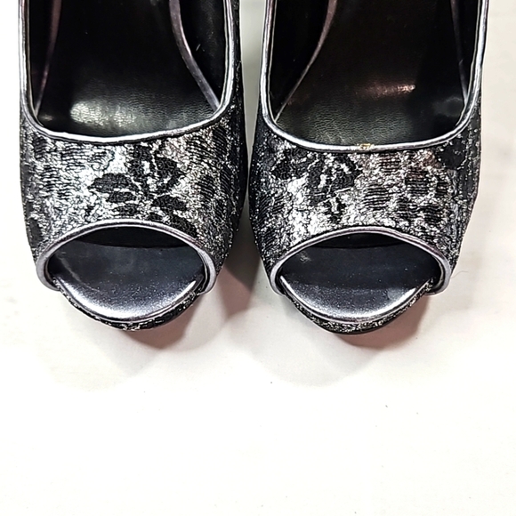 Vera Wang Princess Black & Silver Heels Size 7 - Picture 5 of 8